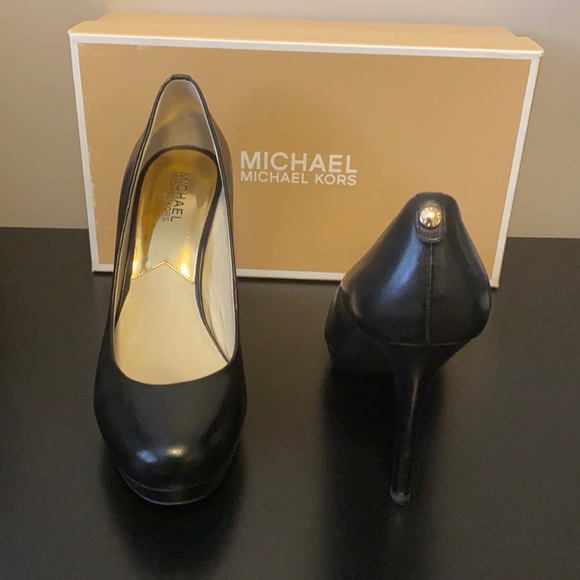 Michael Kors Black Leather Ionna Pumps - Picture 1 of 4